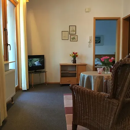 Apartment Haus Presse *